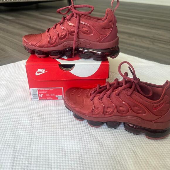 Nike Red Athletic Shoes with VaporMax Plus Design - Picture 7 of 8